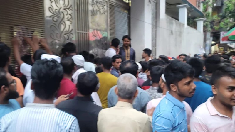 ঘুম থেকে উঠে দুই শিশুর রক্তাক্ত মরদেহ দেখেন মা